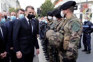 Attentat - Qbikag83aspjzm