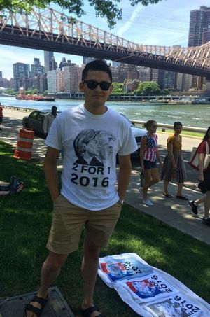 Abdon Valdez et ses t-shirts "Deux Clinton pour le prix d'un".