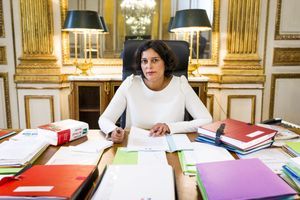 Myriam El-Khomri à son bureau.