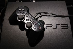 Une Playstation 3 modèle 2011.