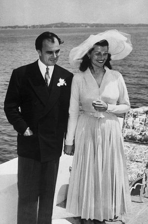 Rita Hayworth et le prince Ali Khan lors de leur mariage le 27 mai 1949.