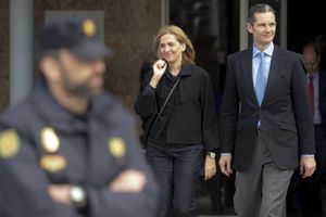 L’infante Cristina d’Espagne et son mari Inaki Urdangarin quittent le tribunal de Palma de Majorque, le 9 février 2016
