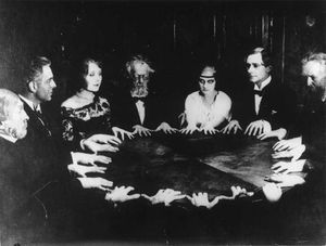 Une séance de spiritisme à la fin du 19e siècle.