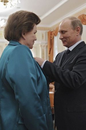 Valentina Terechkova et Vladimir Poutine, le 14 juin.