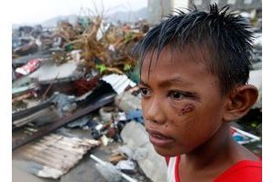Philippines, la vie au cœur des ruines. Par Erik de Castro.