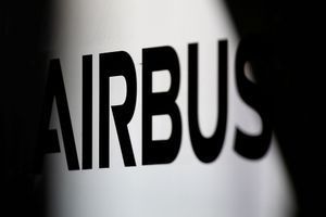 "Le groupe coopère pleinement avec les autorités compétentes pour résoudre cette affaire", a déclaré Airbus dans un communiqué. 