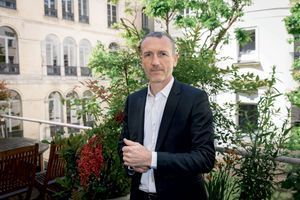 Emmanuel Faber au siège social de l'entreprise, à Paris, fin mai.