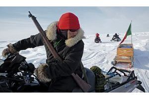  "Opération Nunalivut" ("Cette terre qui est la nôtre, en inuktitut) dans le haut Arctique. Trois patrouilles de rangers déploient leurs motoneiges et leurs traîneaux pour une mission de deux semaines.