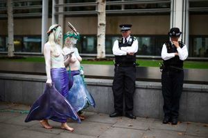 A Londres, les sirènes d’Extinction Rebellion défient la police