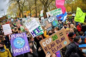 COP26: des milliers de jeunes avec Greta Thunberg dans les rues de Glasgow