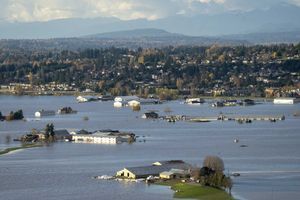 Des villes du Canada transformées en lacs après les inondations monstres
