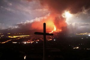 Eruption aux Canaries: déjà 320 bâtiments détruits et la peur de vagues d'eau bouillante