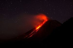 Nouvelle éruption, nouveaux clichés époustouflants du volcan Merapi