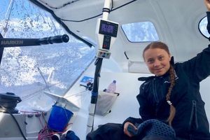 Greta Thunberg traverse l'Atlantique à bord d'un voilier skippé par Pierre Casiraghi, fils de la princesse Caroline de Monaco.