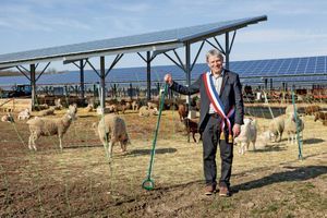 Jean-Claude Mensch 73 ans, maire de Ungersheim, commune modèle en matière de transition énergétique.