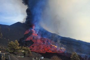 Une nouvelle coulée de lave engloutit des maisons, 800 habitants évacués à La Palma