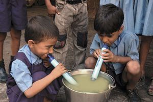 Avec la paille LifeStraw, n'importe qui à travers le monde a accès à une eau de qualité.