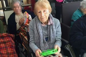 Maria Babes, 101 ans, ici dans une maison de retraite de Cadix. Elle est l'une des victimes du couple. 