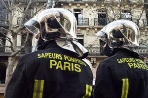 Une équipe de sapeurs-pompiers en intervention a été accueillie par des projectiles mercredi soir à Beauvais (image d'illustration).