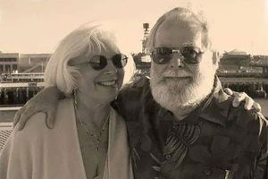 Brian S. Jones, 77 ans, et Patricia Whitney-Jones, 76 ans