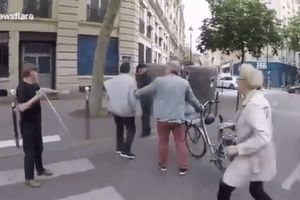 Capture d'écran d'une vidéo montrant l'agression à Paris.