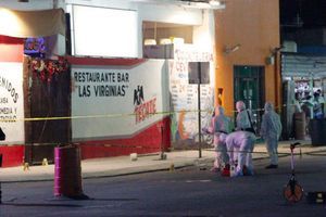Scène de crime près du bar de la Playa del Carmen, où sept personnes sont mortes.