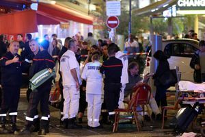 Quelques personnes ont été blessées sans gravité lors de bousculades à Nice lundi soir. 
