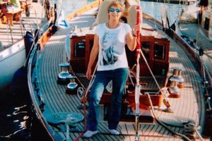  A Cannes, en 2011, Patricia D. pose sur le yacht où elle aurait vécu un mois et demi avec l'une de ses conquêtes masculines. 