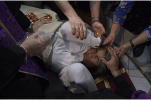 Séance d'exorcisme dans une église de Buenos Aires