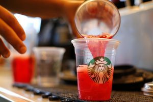Une cliente attaque Starbucks, qui met trop de glaçons dans ses boissons selon elle.