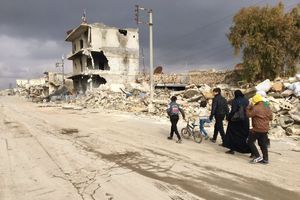 Ancien quartier rebelle d'Hanano au nord-est d'Alep. Les civils évacués reviennent dans les ruines de leurs maisons.