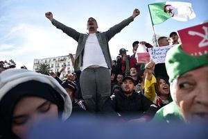 A Alger, grande manifestation anti-élection à la veille de la présidentielle