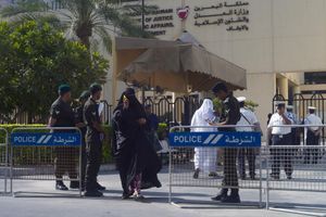 Devant la cour de justice de Manama, à Bahreïn.