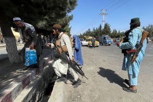 Les talibans contrôlent militairement l'Afghanistan.