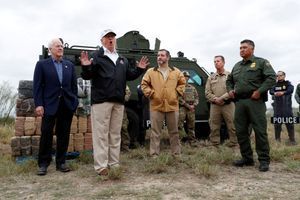Donald Trump jeudi à la frontière mexicaine. 