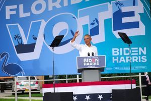 A Miami, Barack Obama enfonce Trump pour sa gestion du Covid-19