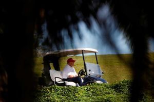 A moins d'un mois de la fin de son mandat, nouvelle partie de golf pour Donald Trump