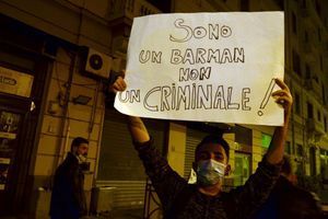 À Naples, la jeunesse dans la rue pour protester contre le couvre-feu 