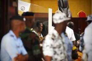 Simone Gbagbo, souriante et déterminée à son procès ce lundi à Abidjan.