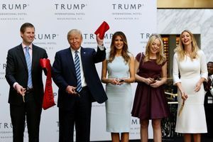 A Washington, pause inauguration d'hôtel pour Donald Trump