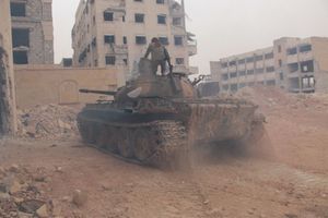 Un char des rebelles dans l'Est d'Alep.