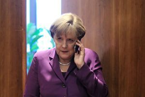 L'un des deux portables d'Angela Merkel aurait été espionné par la NSA.
