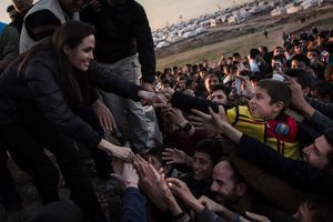 Angelina Jolie a rendu visite aux déplacés kurdes près de Dohouk, dans le nord de l'Irak