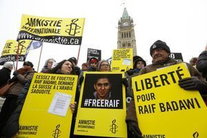 Mobilisation pour Raif Badawi à Ottawa, le 29 janvier. Au centre, Ensaf Haidar.