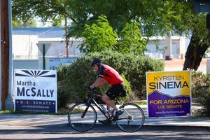 Dans l'Arizona, le vote n'a pas encore départagé Martha McSally et Kyrsten Sinema.