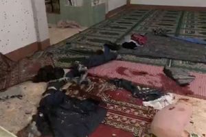 A l'intérieur de la mosquée, après l'attaque.