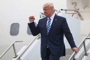 Donald Trump descendant d'Air Force One, le 13 août 2019.