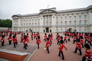 En images. A Buckingham Palace, première relève de la garde depuis un an et demi
