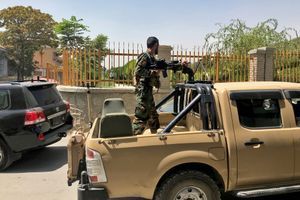 Un soldat afghan dans un véhicule militaire à Kaboul le 15 août 2021