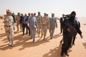 Le président Mohamed Ould Abdel Aziz dans le désert mauritanien. 